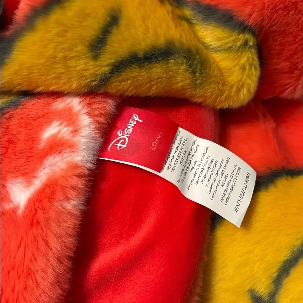 NWT Disney SANTA Winnie the Pooh FESTIVE RED FAUX RABBIT FUR CHRISTMAS THROW